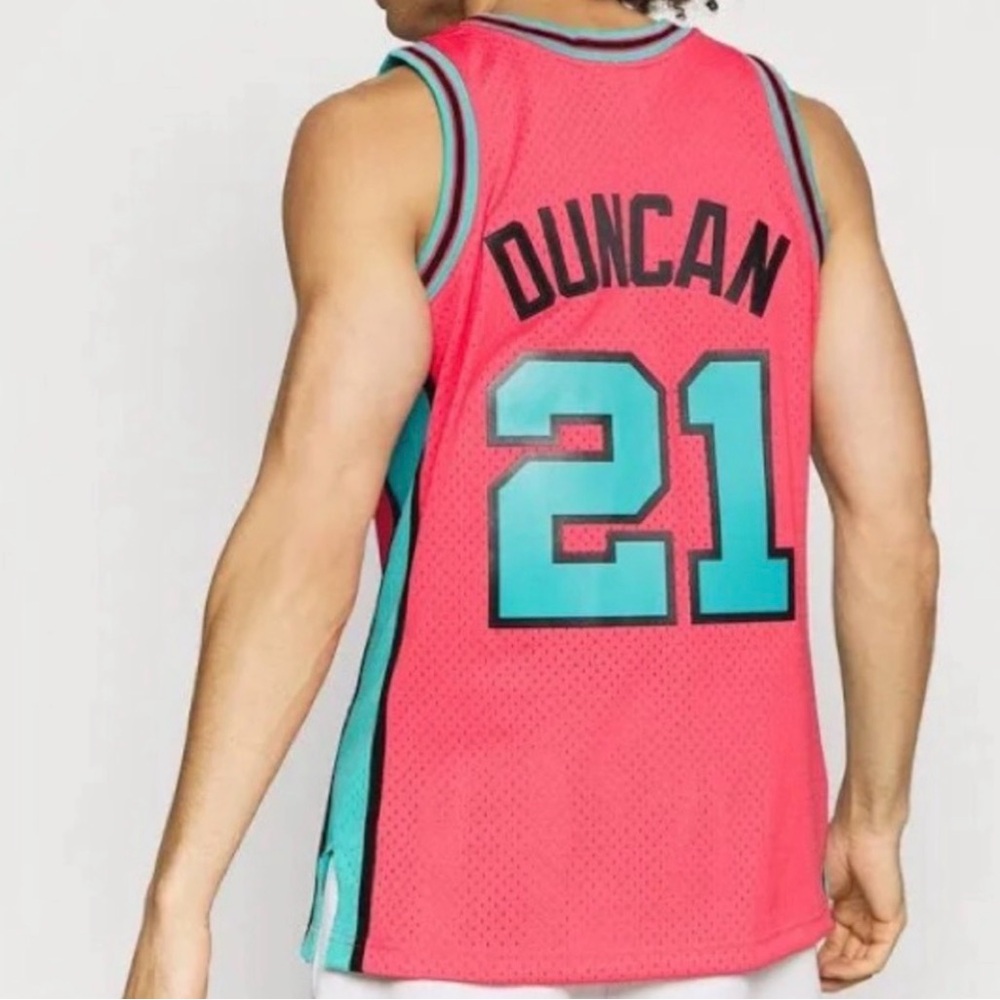 SPURS DUNCAN 31 1998-1999
Red and Teal Basketball Jersey
Large 14-16 - Picture 8 of 8